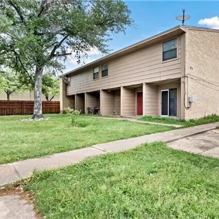 Rent this 2 bed house on Casa Konderla in Lincoln Avenue, College Station