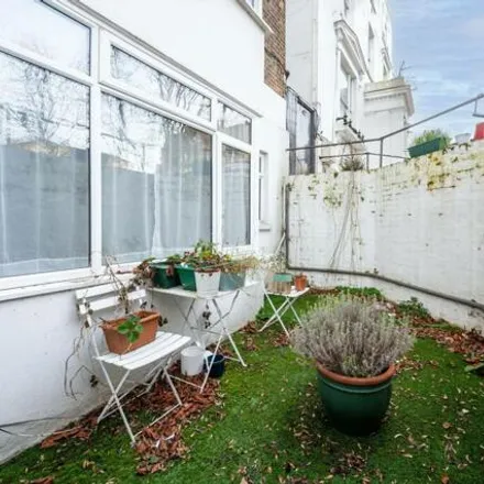 Image 9 - Cubitt Terrace, London, SW4 6AR, United Kingdom - Apartment for sale