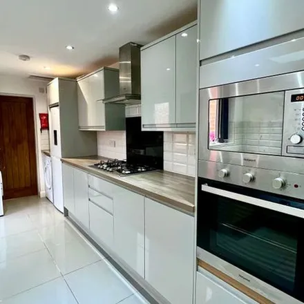 Rent this 5 bed apartment on 22 Melbourne Road in Coventry, CV5 6JP