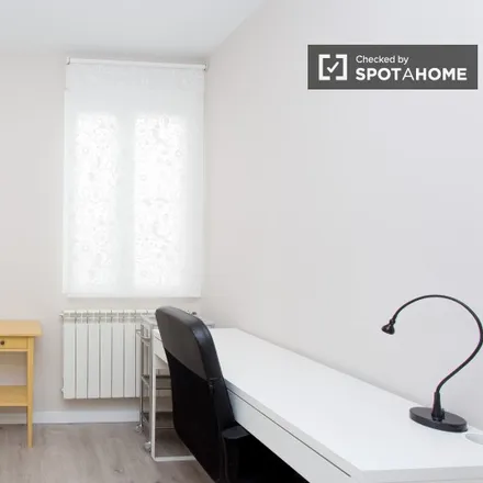 Rent this 7 bed room on Madrid in Calle de la Cruz Verde, 22