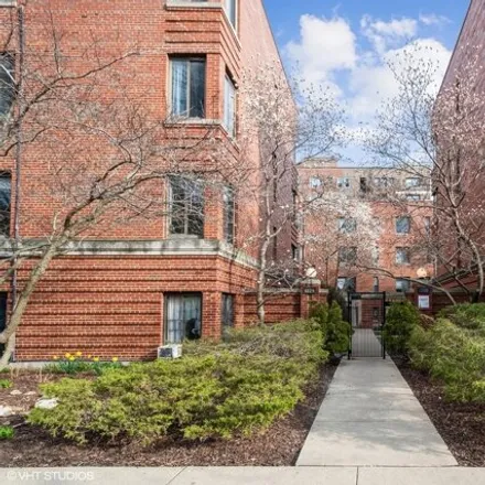 Rent this 2 bed condo on 1212-1224 West Chase Avenue in Chicago, IL 60626