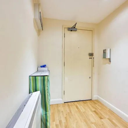 Rent this 3 bed apartment on 2 Elmfield Way in London, W9 3UL