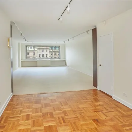 Image 4 - 10 EAST 70TH STREET 6C in New York - Townhouse for sale