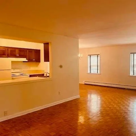 Image 4 - Fidelity Lodge #113, 99 South Maple Avenue, Ridgewood, NJ 07450, USA - Apartment for rent