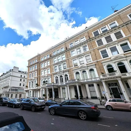 Rent this 3 bed apartment on 7 Queen's Gate Place in London, SW7 5NY