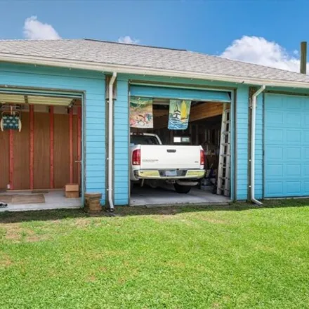 Image 4 - 839 Main Street, Galveston County, TX 77650, USA - House for sale