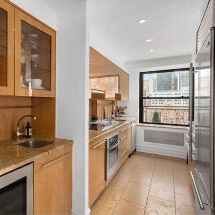 Image 6 - Tudor Gardens, Tudor City Place, New York, NY 10017, USA - Apartment for sale