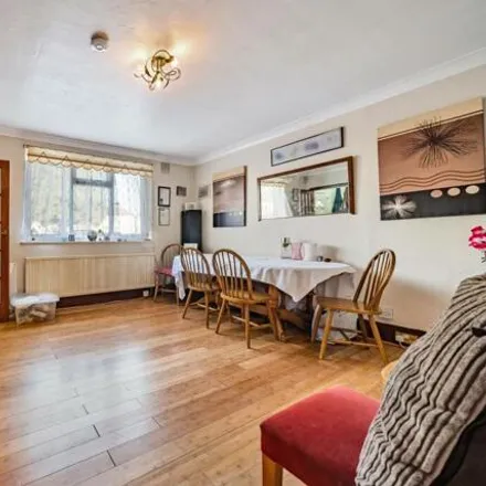 Image 3 - New Close, London, SW19 2SY, United Kingdom - Townhouse for sale