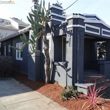 Image 2 - 2025 Damuth Street, Oakland, CA 94602, USA - House for rent