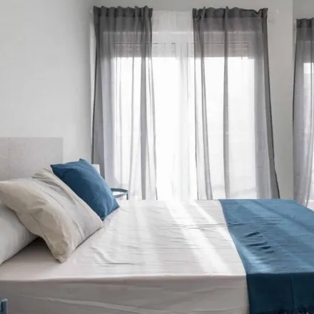 Rent this 8 bed room on Relojería Técnica in Carrer del Periodista Azatti, 46002 Valencia