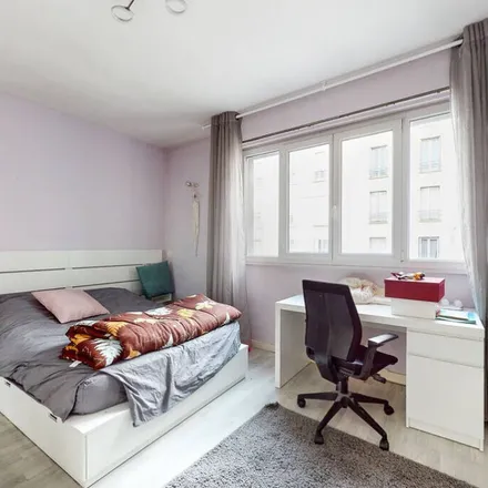 Rent this 11 bed apartment on 139 Avenue Jean Lolive in 93500 Pantin, France