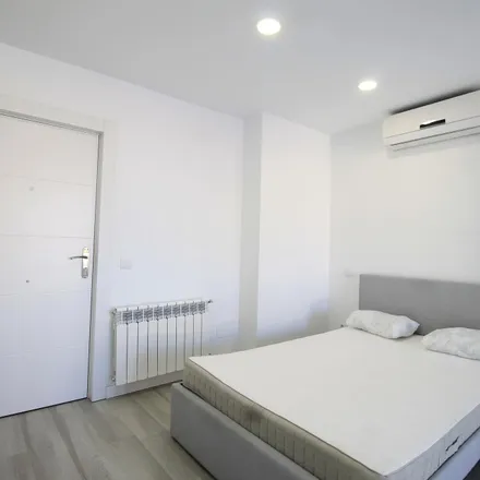 Rent this studio apartment on Madrid in Jose's, Calle de Monederos