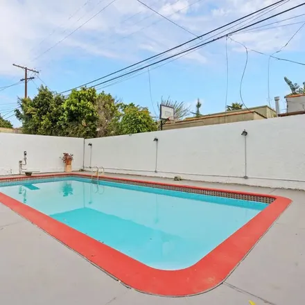 Rent this 3 bed apartment on 1130 South Citrus Avenue in Los Angeles, CA 90019