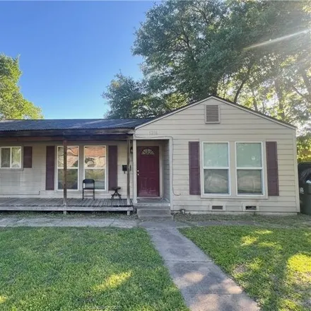 Buy this 3 bed house on 1310 East 29th Street in Bryan, TX 77802