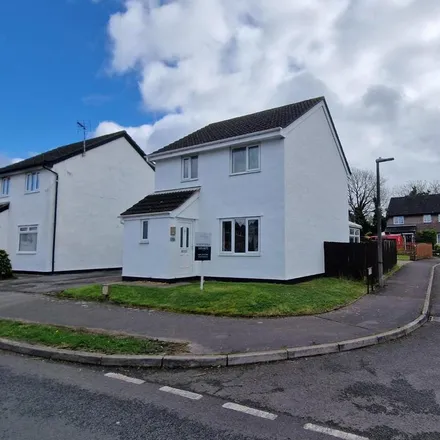 Rent this 3 bed house on Cosmeston Drive in Vale of Glamorgan, CF64 5FA