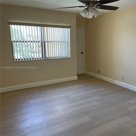 Image 8 - 240 Lakeview Drive, Weston, FL 33326, USA - Condo for rent
