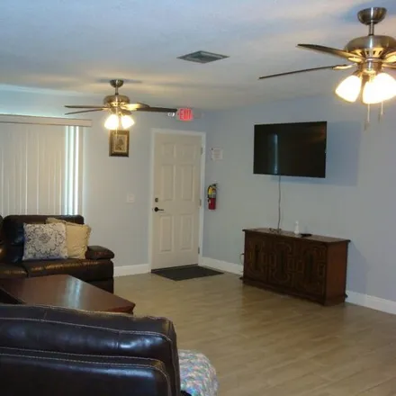 Image 3 - 174 Park Lane East, Hypoluxo, Palm Beach County, FL 33462, USA - House for rent