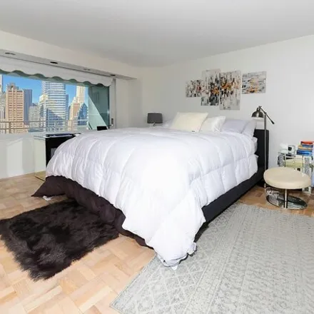 Image 7 - 303 E 57th St Apt 32C, New York, 10022 - Apartment for sale