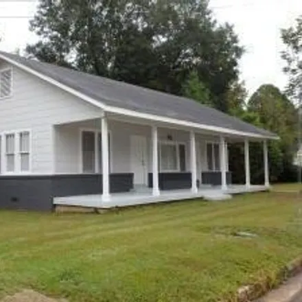 Buy this studio house on 945 Gill Street in Columbia, MS 39429