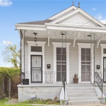 Rent this 3 bed duplex on 622 South Gayoso Street in New Orleans, LA 70119
