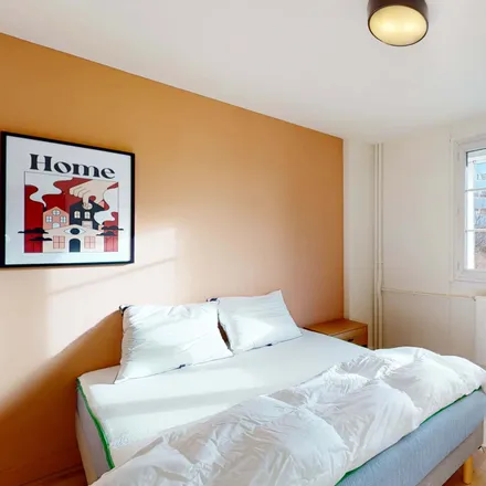 Rent this 4 bed room on 293 Avenue du Président Hoover in 59000 Lille, France