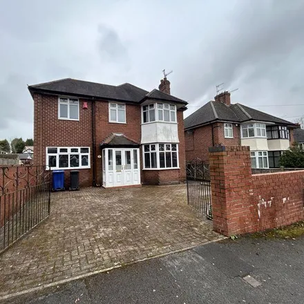 Rent this 5 bed house on Poolfield Avenue in Newcastle-under-Lyme, ST5 2NL