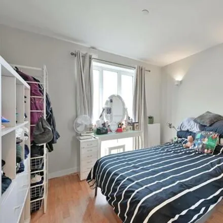 Image 5 - 11 Mapleton Crescent, Mapleton Crescent, London, SW18 4GD, United Kingdom - Apartment for sale