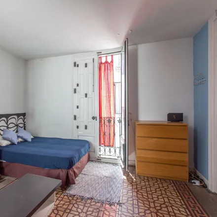 Rent this 5 bed room on Madrid in Calle de la Concepción Jerónima, 22