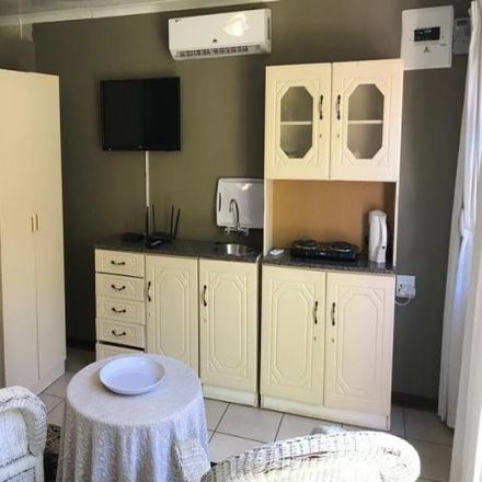 Rent this 1 bed house on Jan Rabie Street in Langenhovenpark, Bloemfontein
