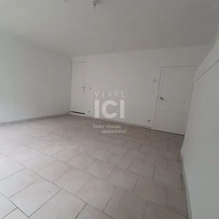Rent this 1 bed apartment on 36 Rue les Roches in 49610 Mozé-sur-Louet, France