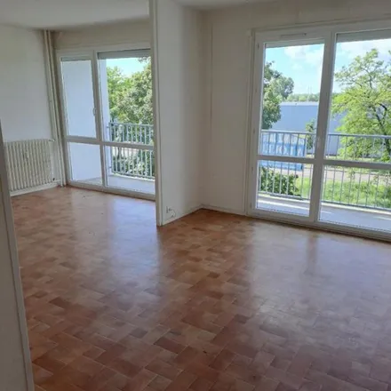 Rent this 4 bed apartment on Place de l'Obélisque in 71100 Chalon-sur-Saône, France