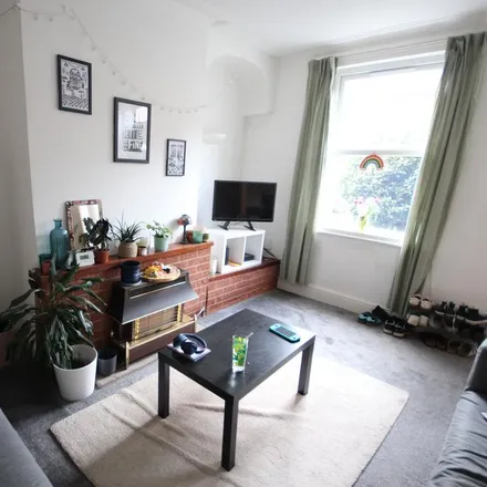 Rent this 2 bed house on Bankfield Terrace in Leeds, LS4 2RD