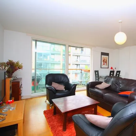 Rent this 3 bed apartment on Kleine Wharf in 14 Orsman Road, De Beauvoir Town