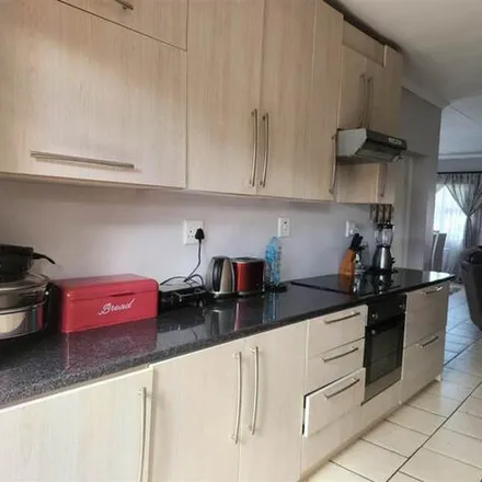Image 5 - Snow Road, Fathridge, East London, 5252, South Africa - Apartment for rent