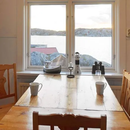 Rent this 3 bed house on 471 32 Skärhamn