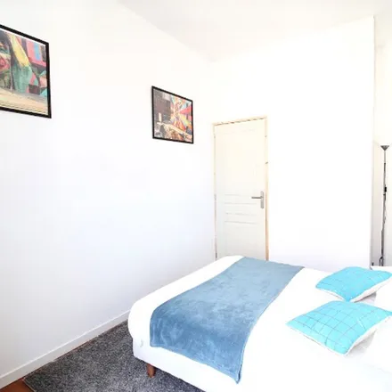 Rent this 1 bed apartment on 24 Rue Vital Carles in 33000 Bordeaux, France
