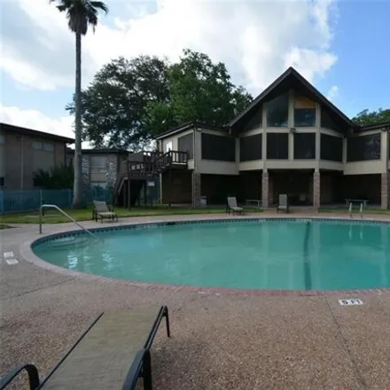 Buy this 1 bed condo on 7075 Bissonnet Street in Houston, TX 77074