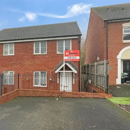 Buy this 3 bed duplex on Calwich Close in Swadlincote, Derbyshire