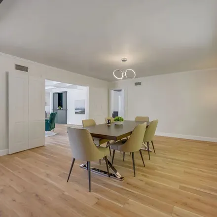 Image 2 - 926 Alpine Drive, Beverly Hills, CA 90210, USA - Apartment for rent
