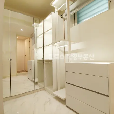Rent this studio apartment on 서울특별시 강남구 역삼동 698-31