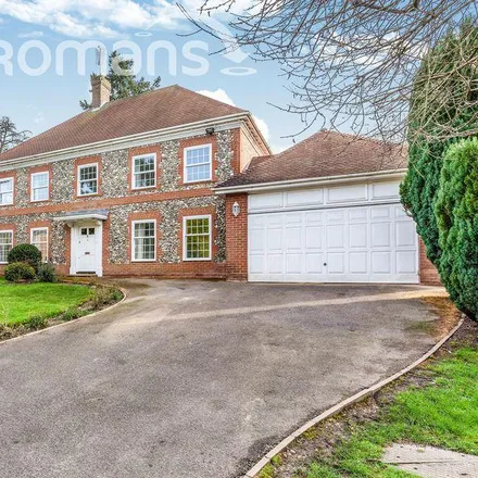 Rent this 5 bed house on Donnay Close in Gerrards Cross, SL9 7PZ