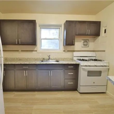 Image 3 - 51 Leroy Place, City of Newburgh, NY 12550, USA - Apartment for rent