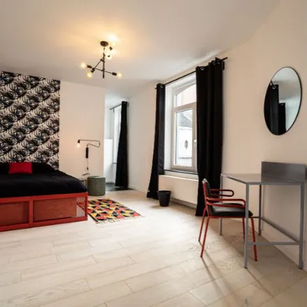 Image 3 - Rue Zénobe Gramme 15, 6000 Charleroi, Belgium - Apartment for rent