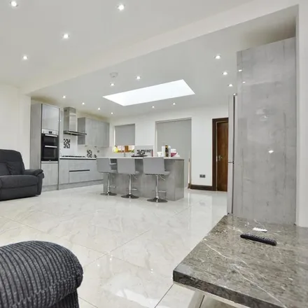 Rent this 3 bed house on Lichfield Road in London, E6 3LQ