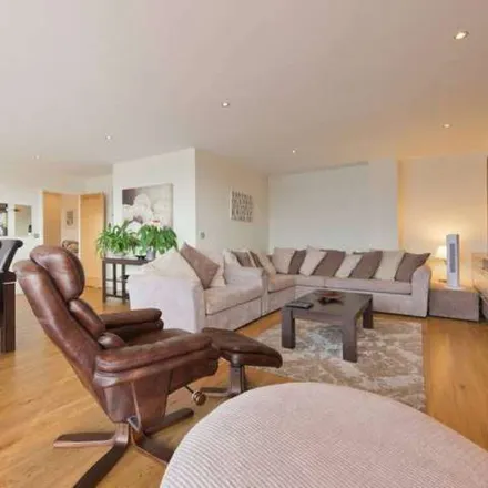 Image 4 - 37 South Lotts Road, The Gasworks, Dublin, D04 K743, Ireland - Apartment for rent