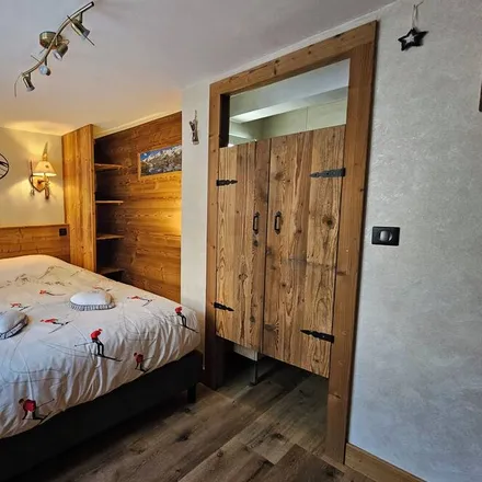 Rent this 5 bed house on La Plate de France in 05220 Le Monêtier-les-Bains, France