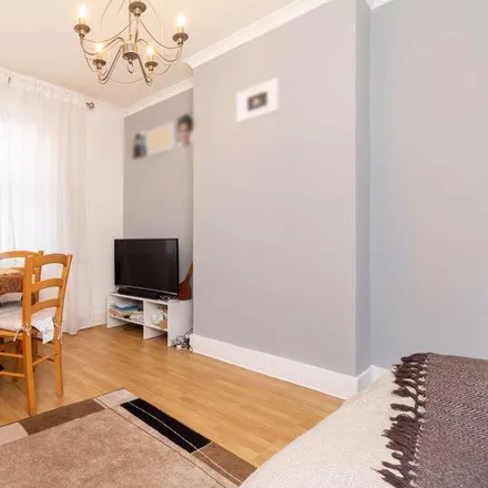 Rent this 2 bed apartment on Farningham Road in Tandridge, CR3 6LG