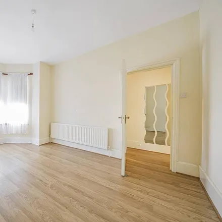 Image 7 - Weston Road, Bromley Park, London, BR1 3RH, United Kingdom - Apartment for rent