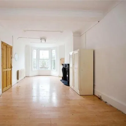 Image 4 - 127 Grove Green Road, London, E11 4ED, United Kingdom - Townhouse for sale