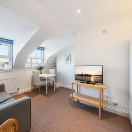Rent this 3 bed apartment on 321 Fulham Road in London, SW10 9QL